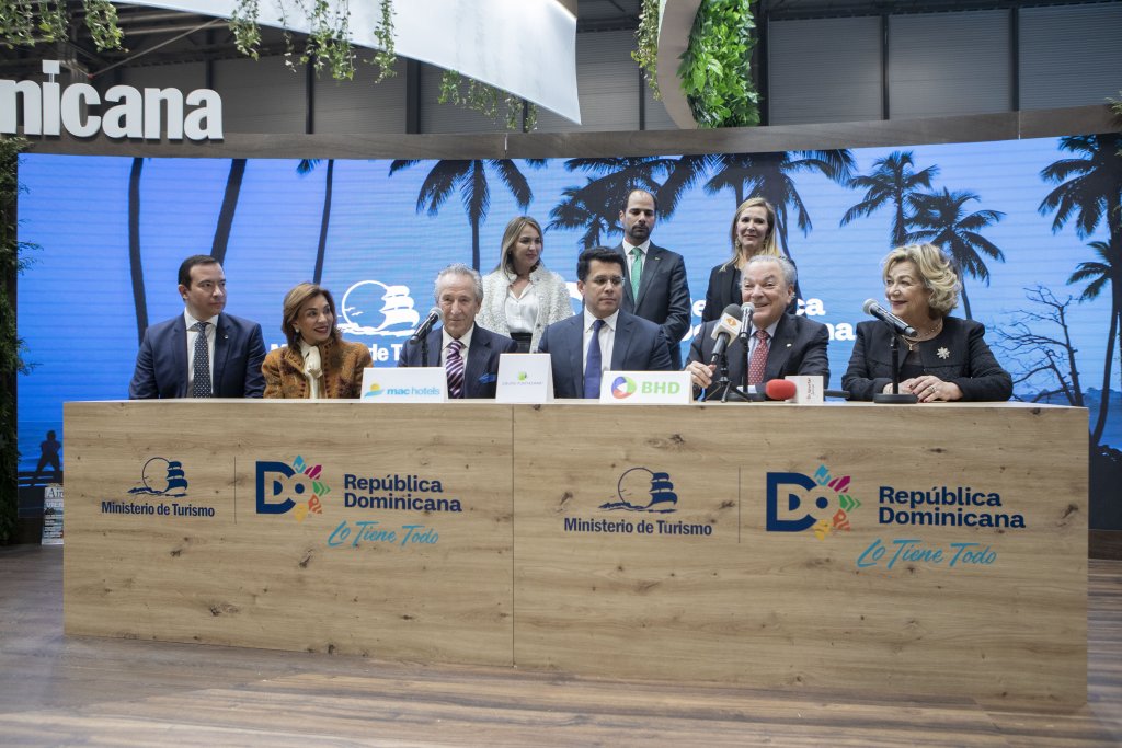 Grupo Puntacana, MAC Hotels y BHD firman acuerdo para el desarrollo de Uvero Alto.