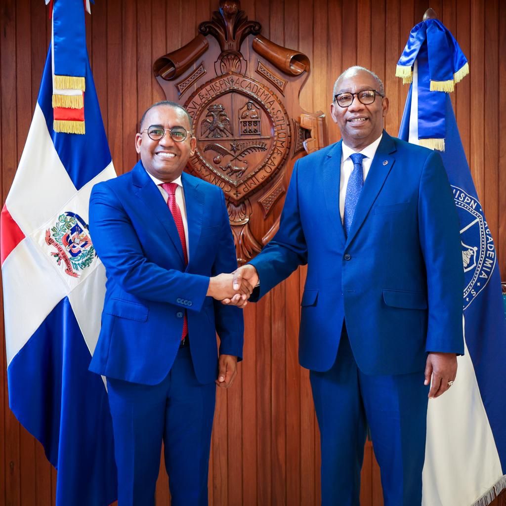 UASD y Departamento Aeroportuario firman convenio; establecerán carrera en administración aeroportuaria