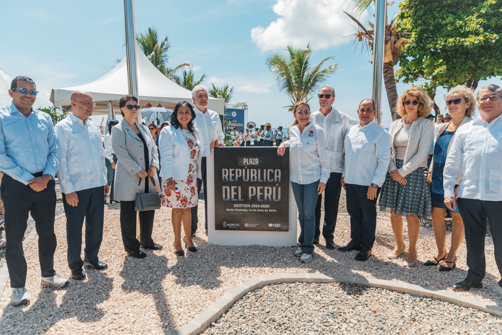 Alcaldía del DN inaugura Plaza República del Perú