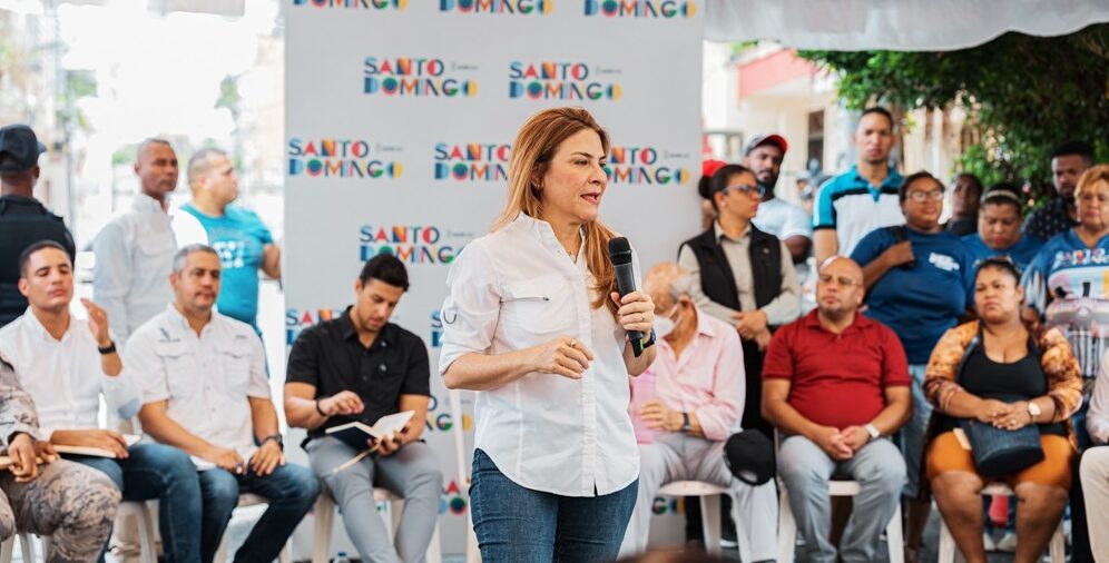 Carolina Mejía lleva la alcaldía al barrio 24 de abril