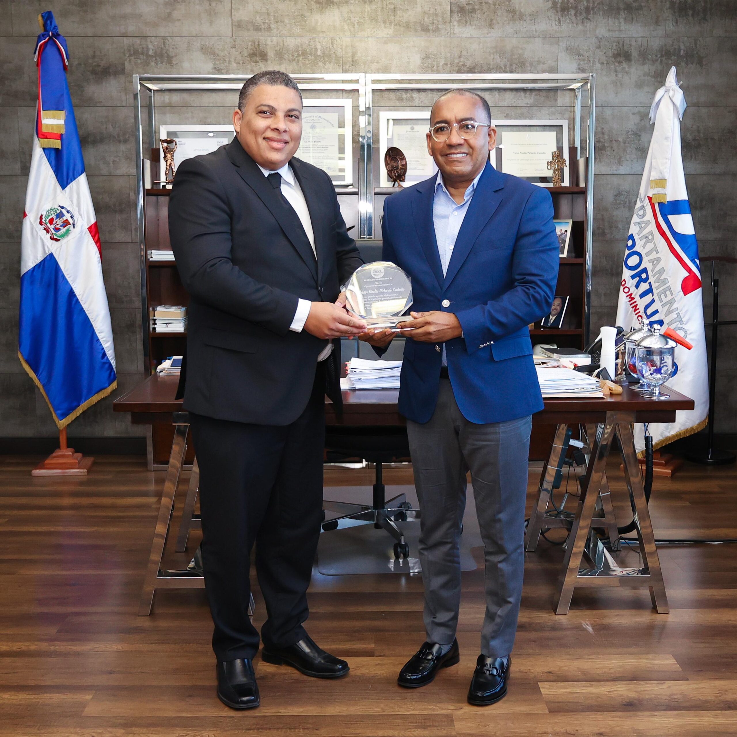 Aeroclub reconoce labor de Víctor Pichardo en favor de aviación general