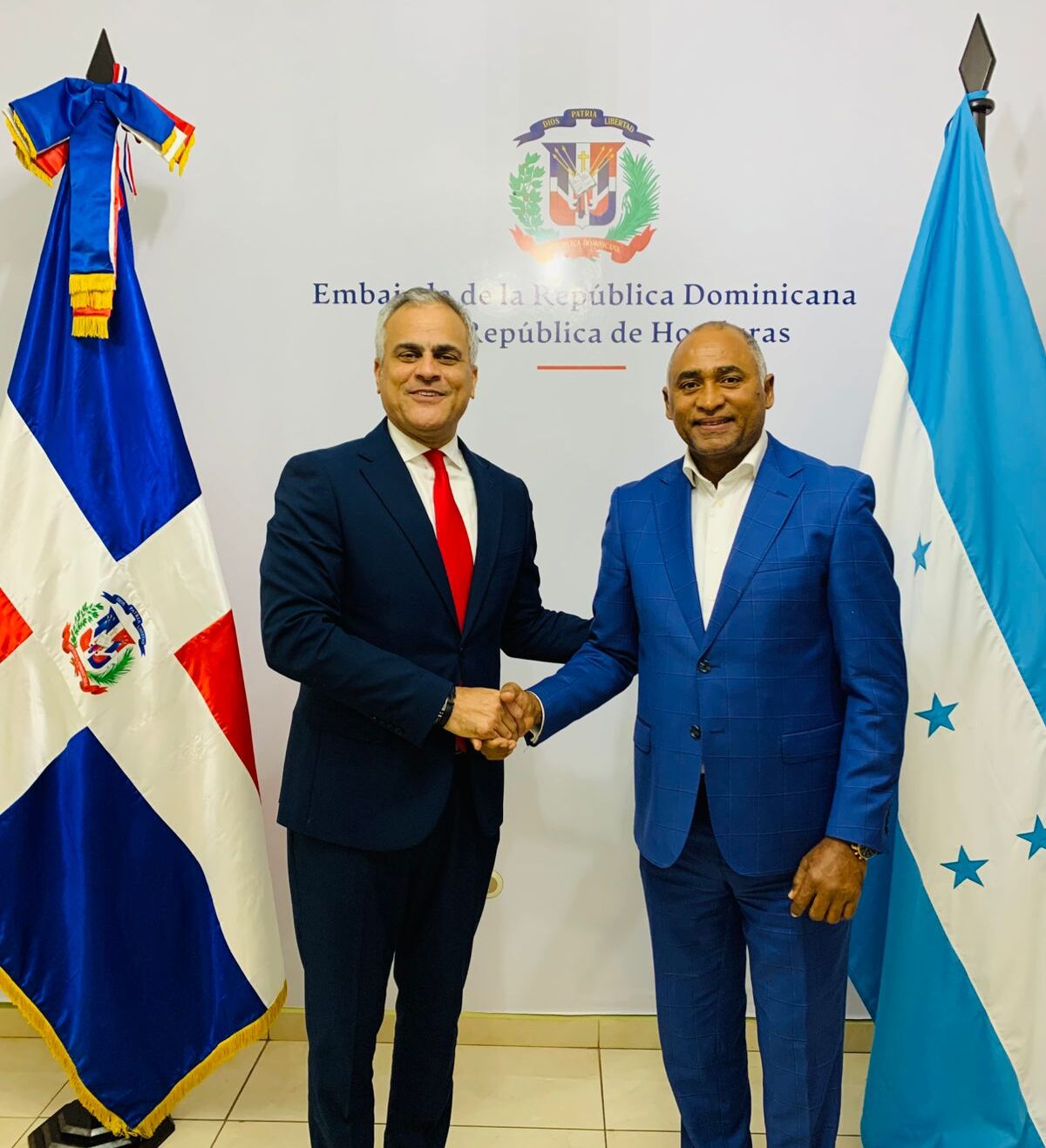 Senador Julito Fulcar Encarnación realiza visita oficial a la Embajada de la República Dominicana en Honduras