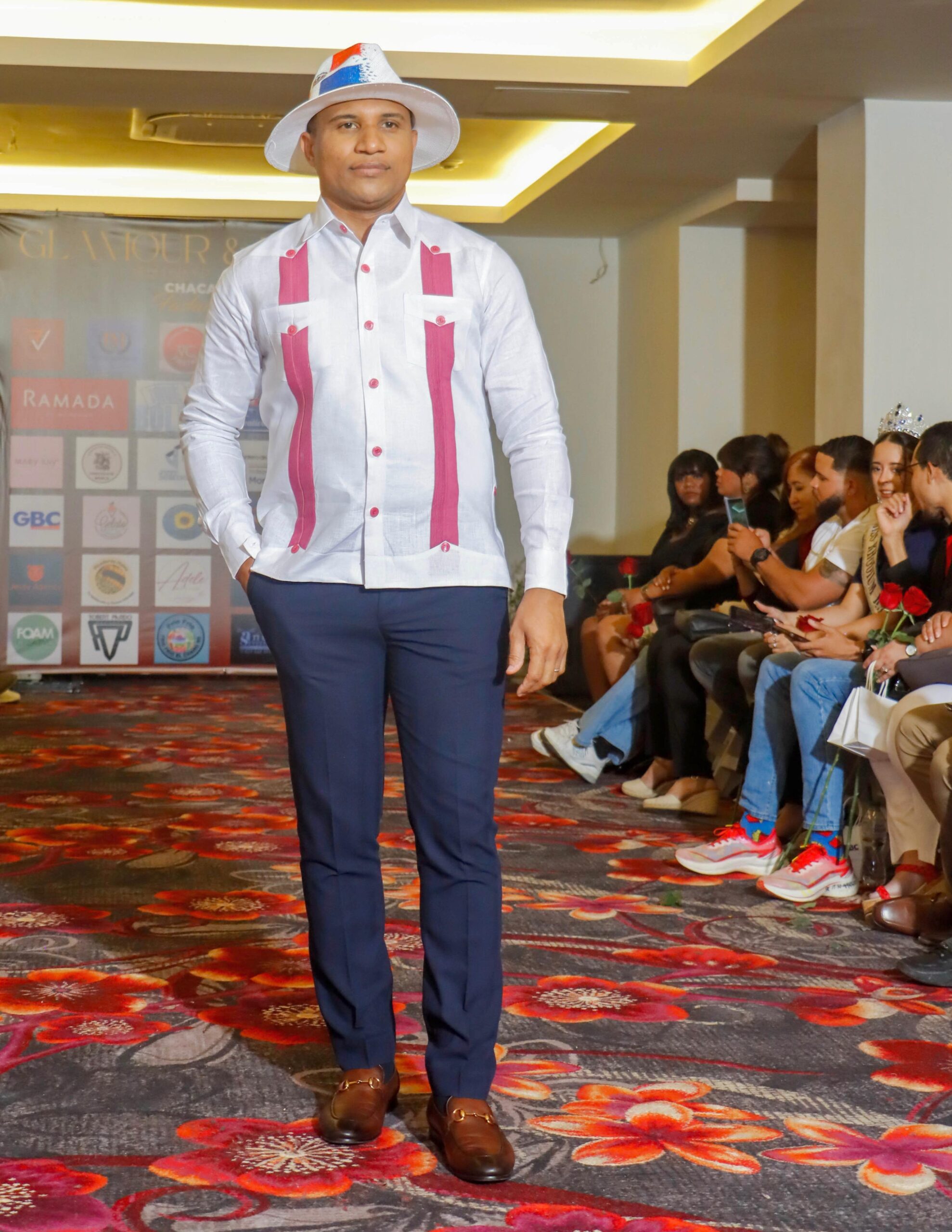 Vargavila Riverón debuta como modelo en evento benéfico “Chacabanas Fashion Show” del diseñador Dominick Liriano