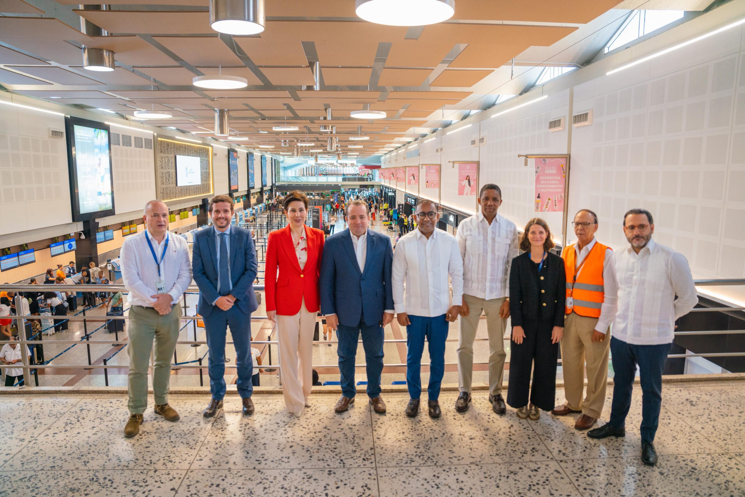 Ministro de la Presidencia y DA supervisan avances en ampliación del AILA