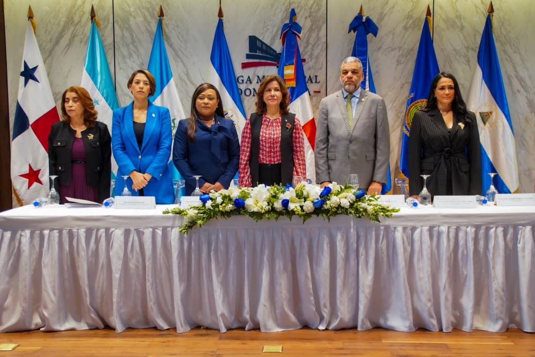 PARLACEN reconoce a Celinés Toribio como Mujer Migrante Destacada en apertura del XXII Encuentro Nacional de Mujeres de Partidos Políticos