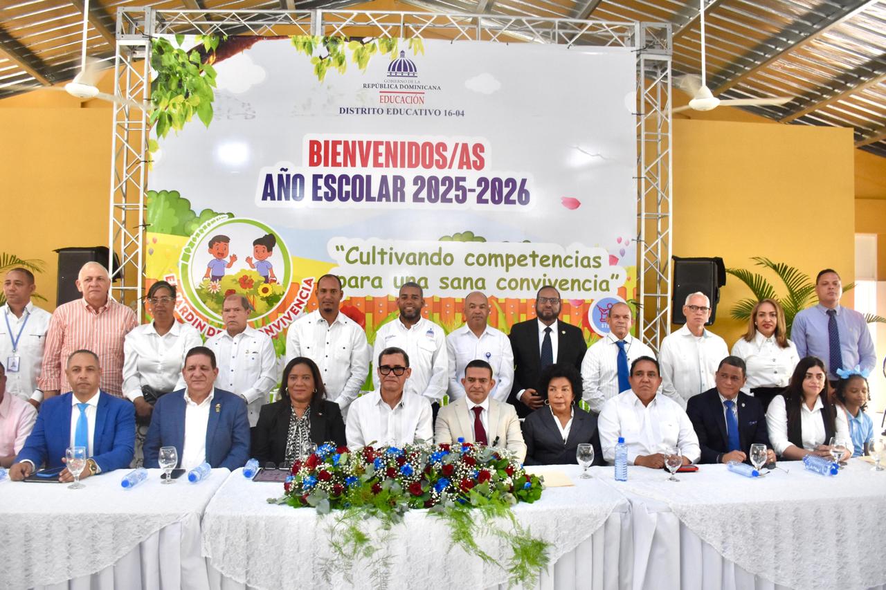 Eddy Olivares encabezó la apertura del año escolar 2025-2026 en Monseñor Nouel