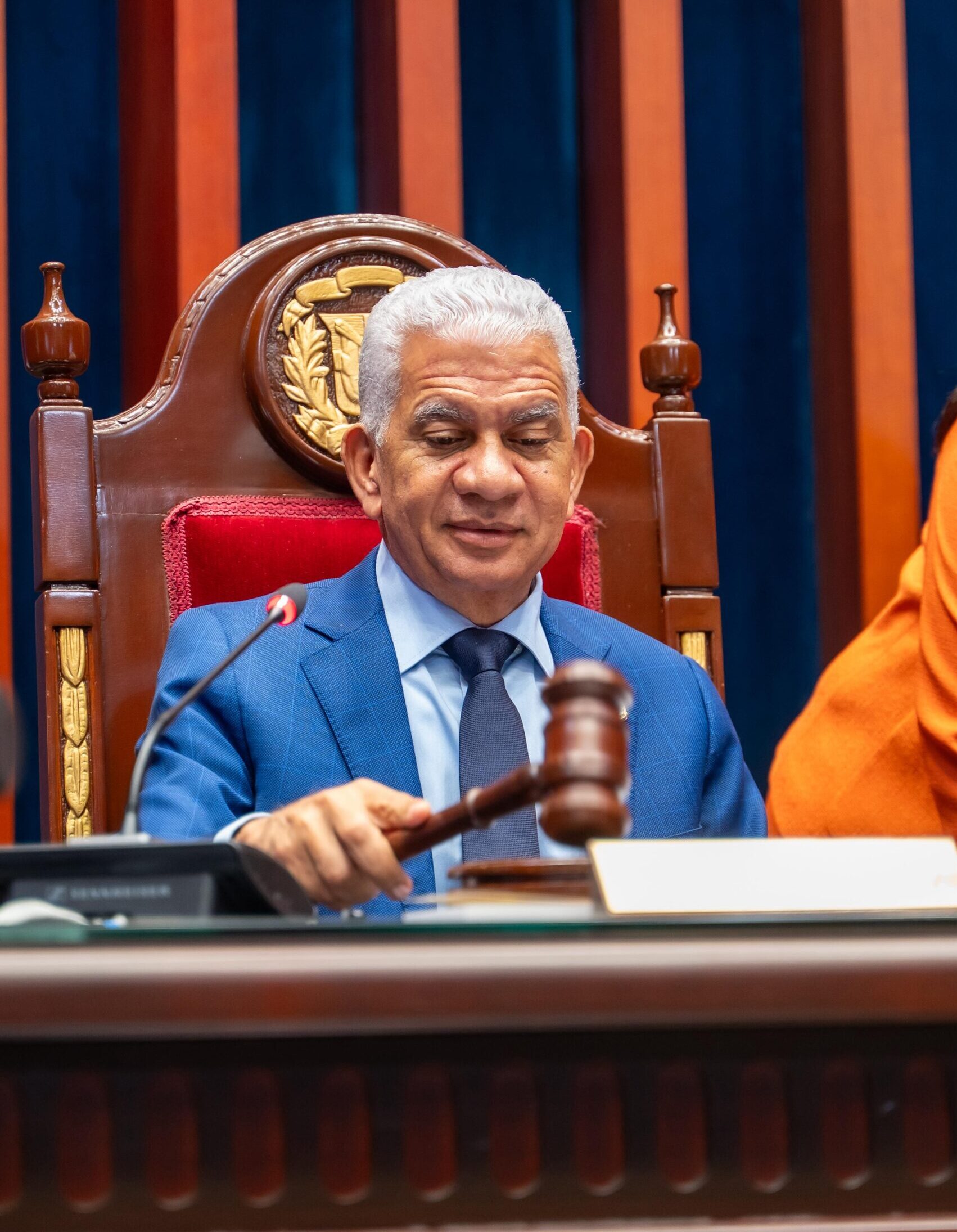 El Senado aprobó en segunda lectura ley que dispone instalación de fuentes de energía renovable en edificios públicos y privados