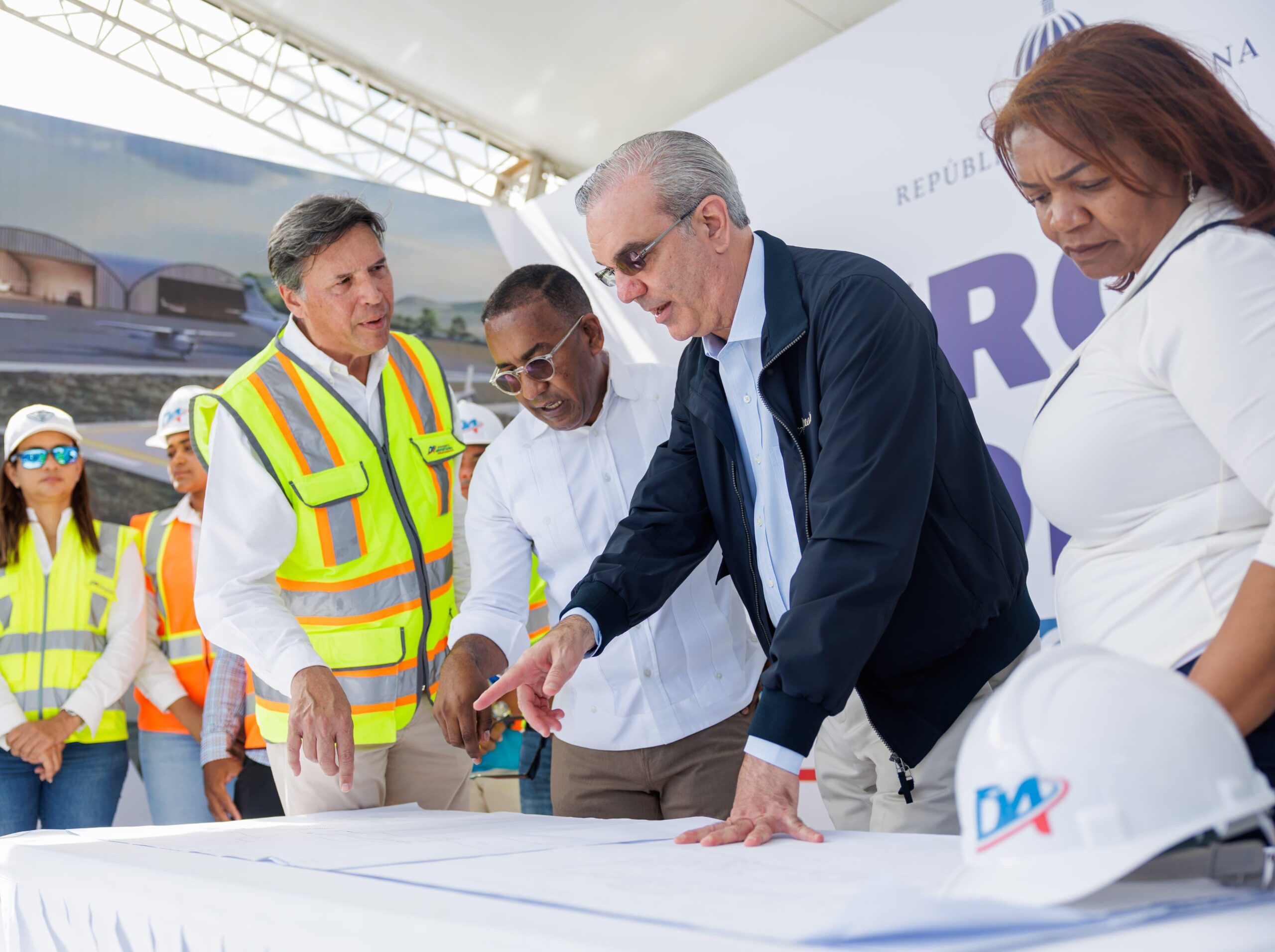 Presidente Abinader supervisa avances del Aeropuerto Doméstico El Granero del Sur, San Juan