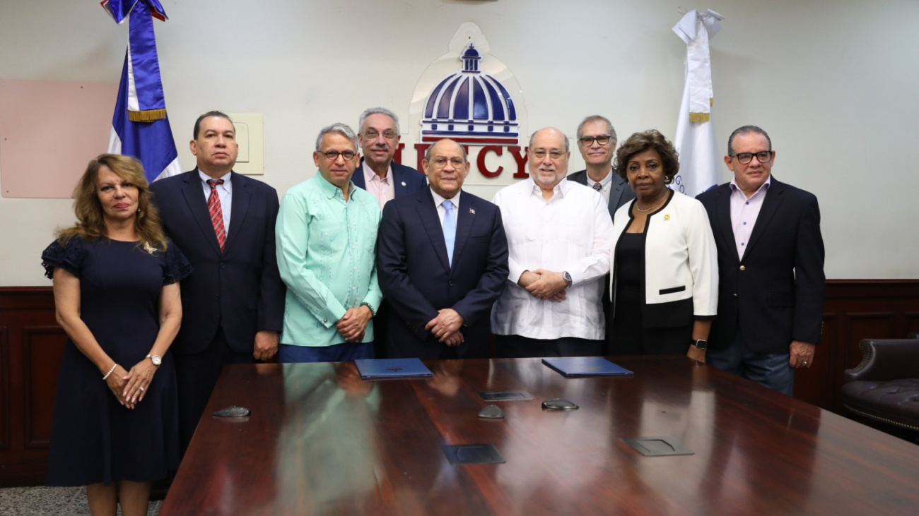 Escuelas de medicina dominicanas avanzan hacia mayor acreditación internacional