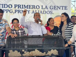 Antonio Marte celebra multitudinario homenaje a las madres de Sabaneta con entrega de electrodomésticos y artículos para el hogar
