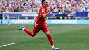 Rubén Vargas hace historia con el primer gol de un dominicano en un Mundial
