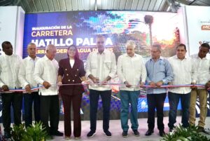Tras 60 años de espera, Abinader inaugura carretera Hatillo Palma–Derramadero–Agua de Luis en Montecristi
