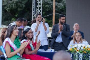 Senador Gustavo Lara destaca el potencial ecoturístico de Los Cacaos en la celebración de su centenario