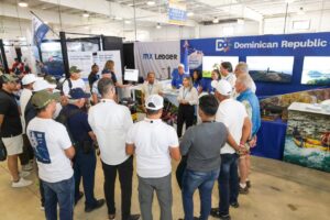 RD fortalece posicionamiento como referente en aviación y ensamblaje de aeronaves en feria de Oshkosh, EE.UU