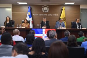 JCE reconoce a la cedulada número 3 millones y anuncia se elimina restricción del mes de cumpleaños para renovar cédula