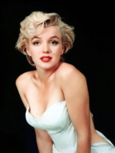 Barbie revive el glamour de Marilyn Monroe con una muñeca inspirada en su icónico look