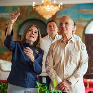 Expresidente de Costa Rica elogia gestión de Carolina Mejía al frente de Santo Domingo