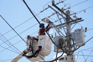 Edesur moderniza el alumbrado público con casi 10,000 luminarias instaladas y normalizadas en 12 provincias