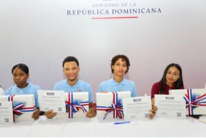 Abinader entrega 436 becas del ITLA a jóvenes de Pedro Brand para impulsar la educación tecnológica