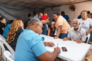 Carolina Mejía lleva gran operativo médico al sector Luz Consuelo Norte