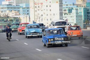 Cuba flexibiliza importación y venta de vehículos con nuevas reglas económicas