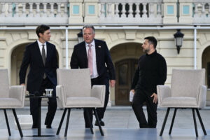 Zelenski retoma conversaciones con enviados de EE. UU. en busca de una salida a la guerra con Rusia