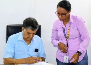 el pleno*Alcalde Francisco Peña anuncia construcción de calles y aceras en diversos sectores de SDO