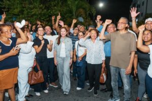 Carolina Mejía fortalece la seguridad en 20 sectores de los kilómetros de la Independencia con la iluminación de 77 calles