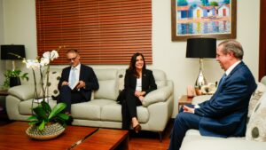 Embajadora de EEUU gira visita a Francisco Javier, de la que el político destaca vocación democrática