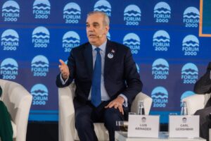 Presidente Abinader destaca en Praga avances democráticos de República Dominicana y subraya fortaleza e independencia de las instituciones