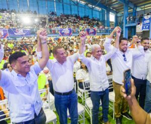 Ricardo de los Santos juramenta al sector construcción de Sánchez Ramírez en respaldo a Carolina Mejía